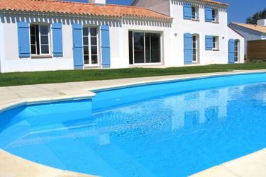 6-Personen Ferienhaus Spacious villa with private swimming pool near a golf course