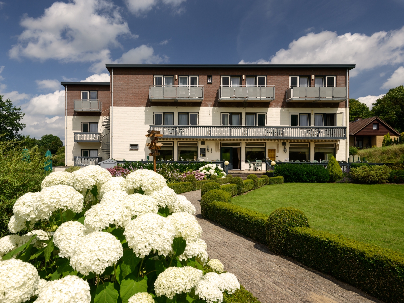 Hotel Bemelmans <br/>119.00 ew <br/> <a href='http://vakantieoplossing.nl/outpage/?id=0cb2593b91cac97c66226bc33638f608' target='_blank'>View Details</a>