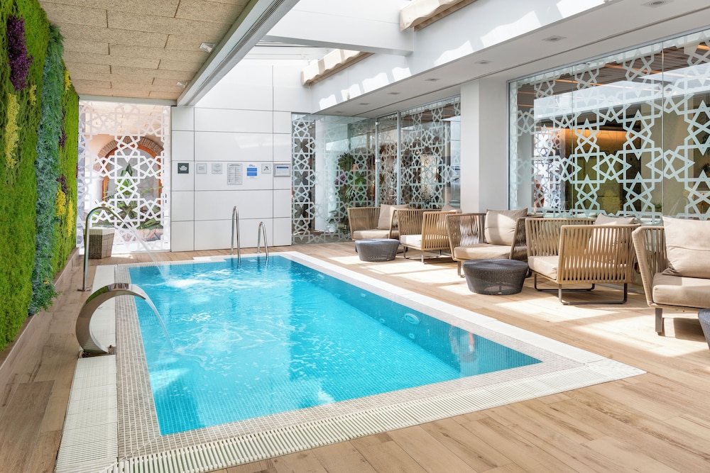 Catalonia Giralda Hotel