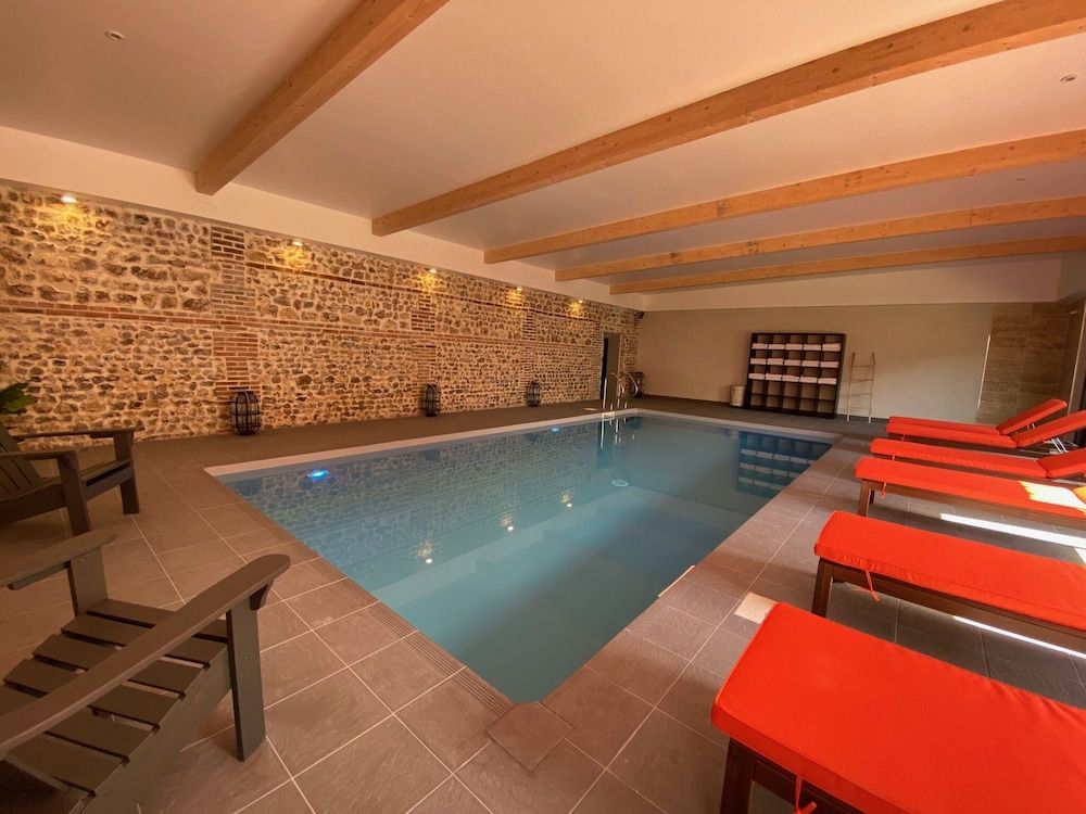 Hotel SPA Piscine le Petit Castel.