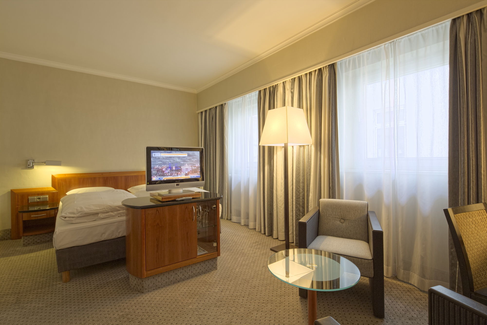 Hotel Europäischer Hof <br/>194.44 ew <br/> <a href='http://vakantieoplossing.nl/outpage/?id=25f99ae2da0981b50a7fb48a245e26ca' target='_blank'>View Details</a>