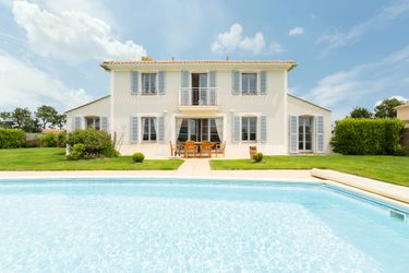 8-Personen Ferienhaus Spacious villa with private swimming pool near a golf course
