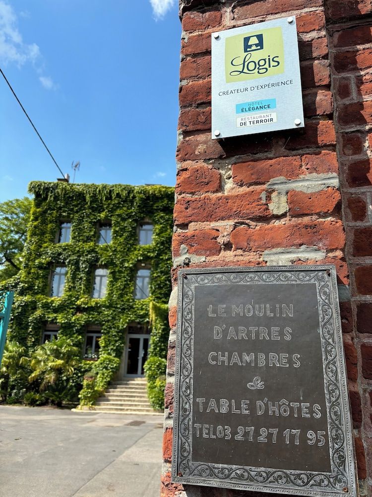 Logis Hôtel-Restaurant Le Moulin D'Artres