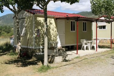 2-la personne bungalow Carefully furnished chalet with a covered terrace, in Aragon