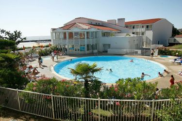 4-persoons bungalow Studio with a view on the pool or sea near Fort Boyard