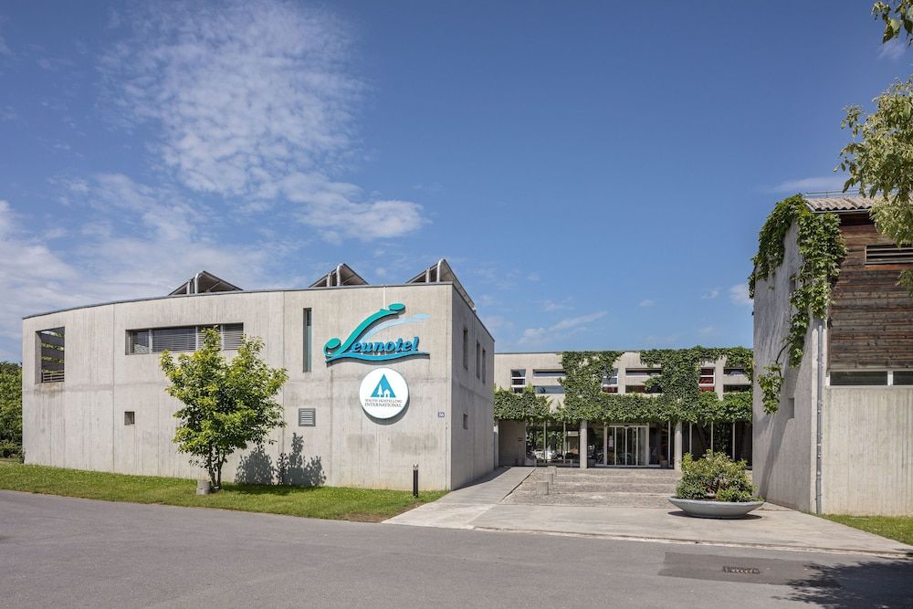 Lausanne Youth Hostel Jeunotel.