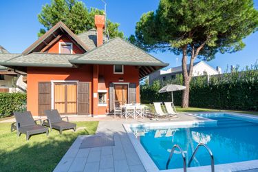 6-persoons bungalow Villa with nice private pool on Isola di Albarella