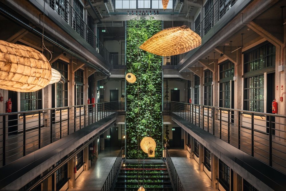 MONTOWNIA Lofts & Experience.