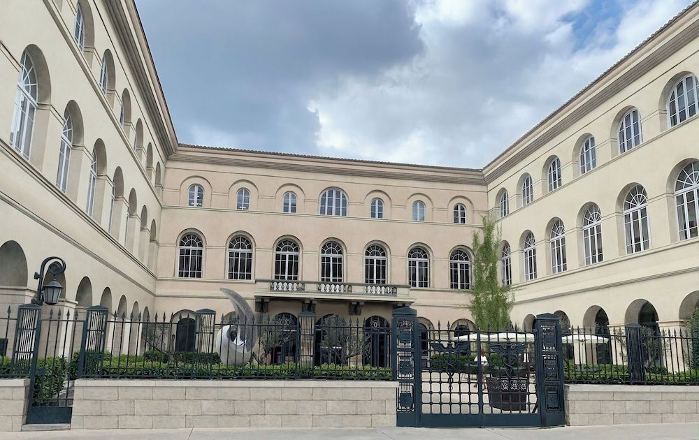 Le Grand Hôtel Dieu by SOWELL COLLECTION.