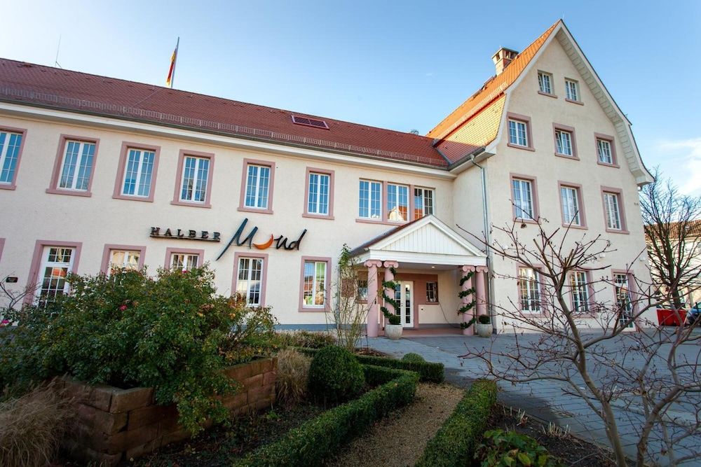 Hotel Halber Mond.