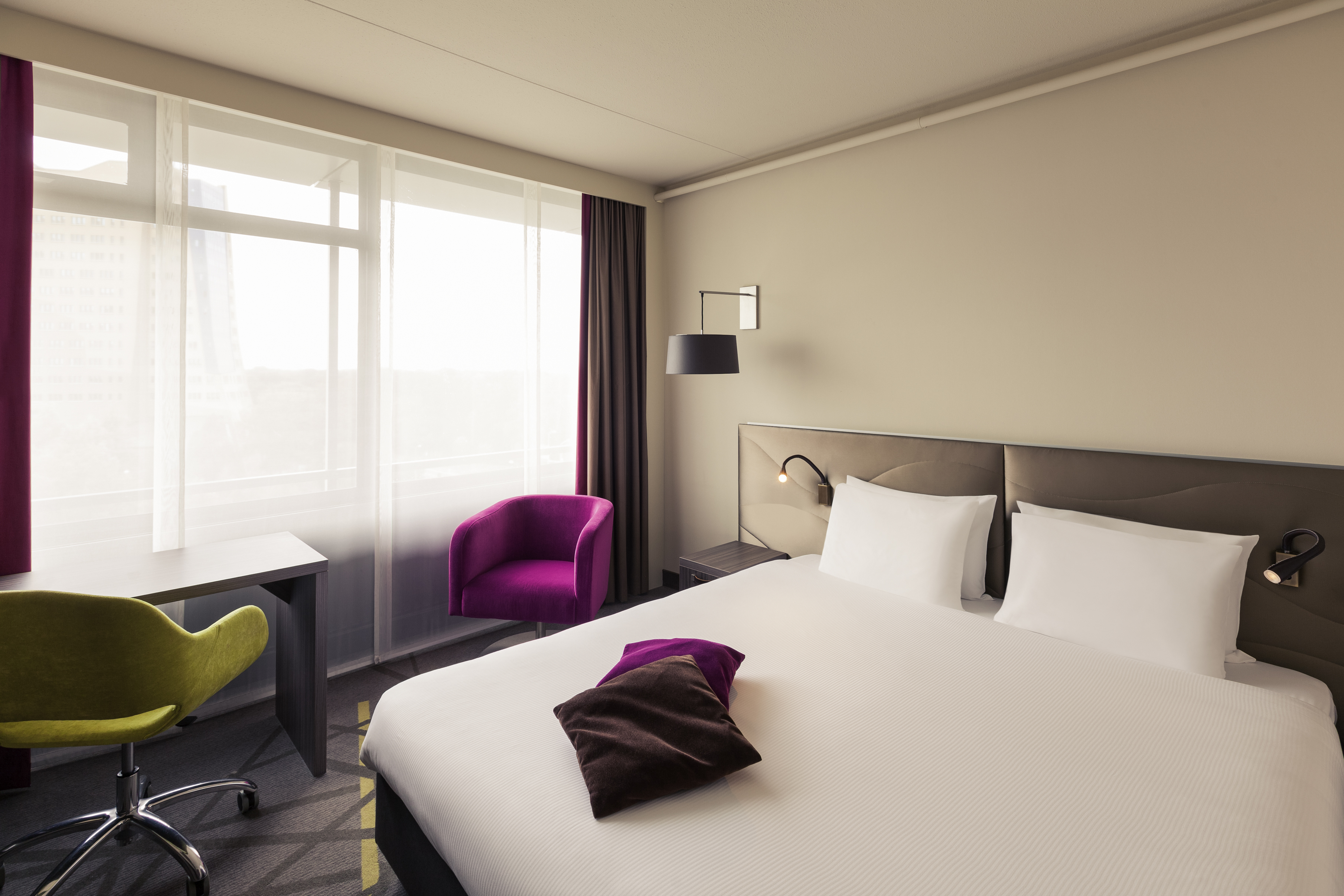 Mercure Groningen Martiniplaza <br/>73.87 ew <br/> <a href='http://vakantieoplossing.nl/outpage/?id=de4c168bc484eb267fd35ef92041538c' target='_blank'>View Details</a>