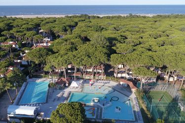 5-persoons bungalow Pretty Mobile Home in Lido di Spina with Gym, Pool, Garden