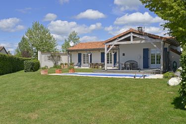 4-persoons bungalow Tasteful villa with Wi-Fi, located in natural surroundings