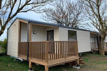 6-Personen Mobilheim Mobile-home 25m2 (2021) + semi-covered wooden terrace 8m2. 4 pers. (max 4 adults)