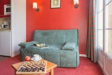 4-person apartment Standard (Max 3 adults)