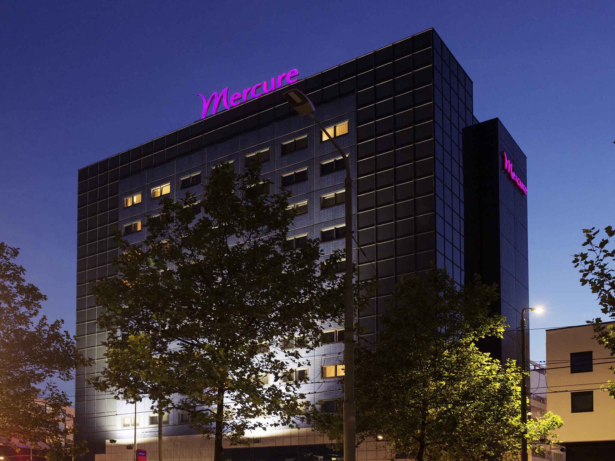 Mercure Hotel Den Haag Central <br/>83.33 ew <br/> <a href='http://vakantieoplossing.nl/outpage/?id=7ad3d8ce982f5b3823a2c6fa7521c814' target='_blank'>View Details</a>