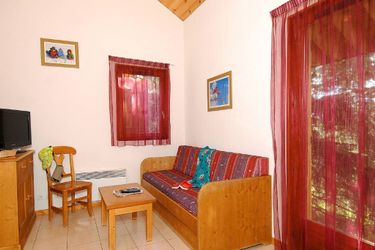 6-persoons bungalow Wooden apartment in family friendly and sunny Superdevoluy