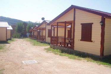 2-la personne bungalow Tidy bungalow with a covered terrace, in the Aragon region