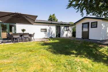 4-person Lodge White