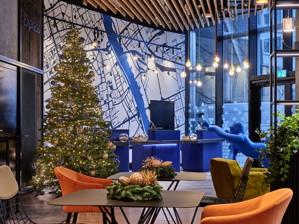 Holiday Inn Express Warsaw - The HUB, an IHG Hotel