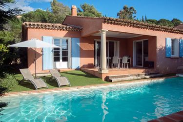 8-la personne bungalow Detached villa with swimming pool, only 1 km. from the sea