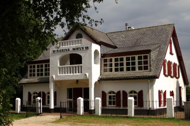 16-person group accommodation GB16