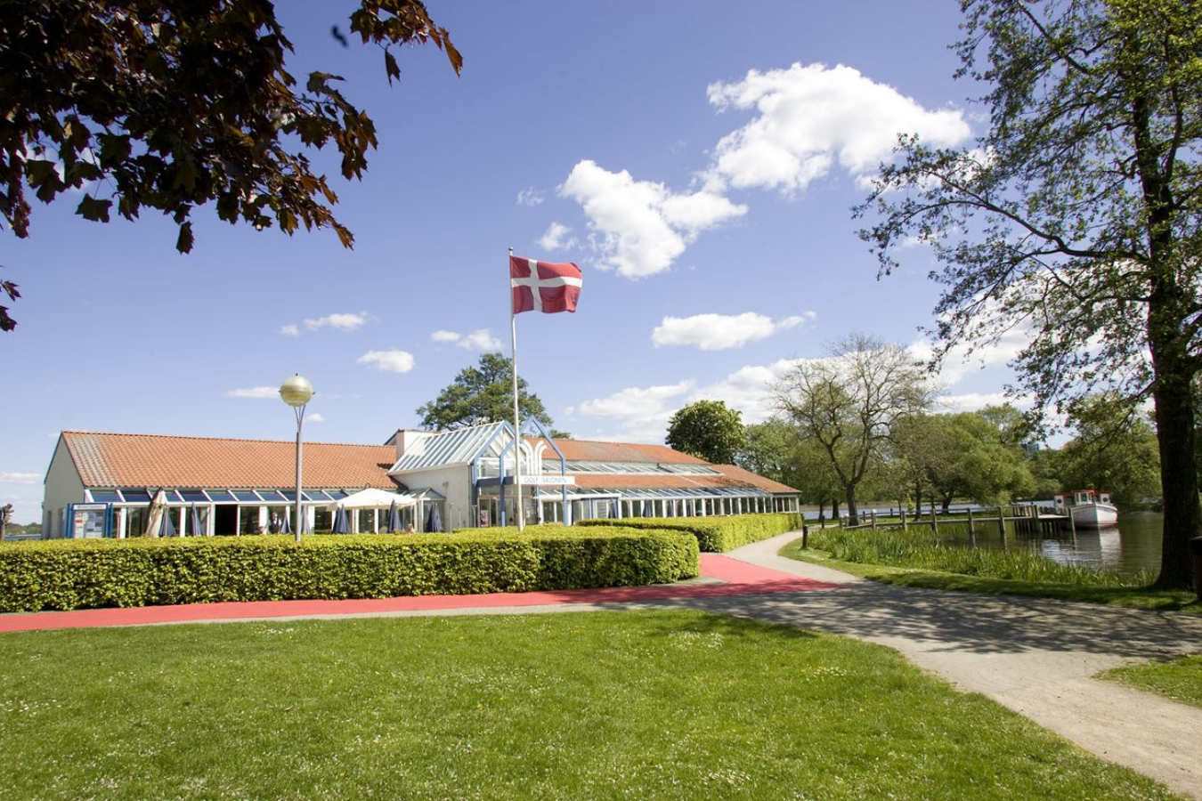 Golf Hotel Viborg <br/>211.81 ew <br/> <a href='http://vakantieoplossing.nl/outpage/?id=a8403ab0bf50b7651f8937cbc53cbbb2' target='_blank'>View Details</a>