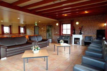 32-Personen Ferienhaus Big holiday home at 1 km from the North Sea beach