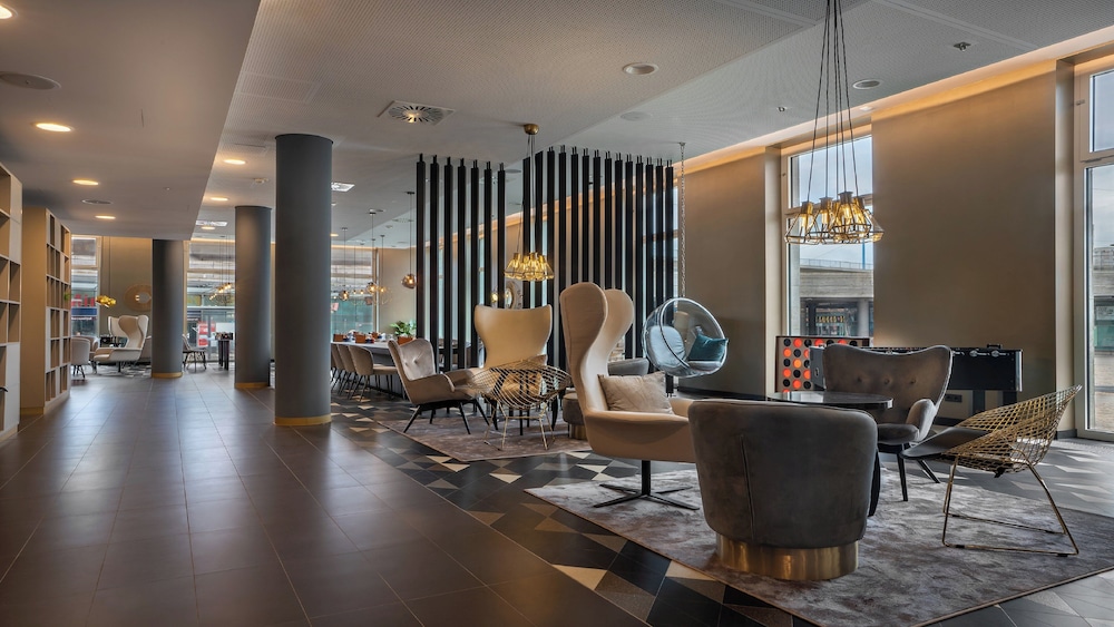 Holiday Inn - the niu, Ridge Halle Central Station