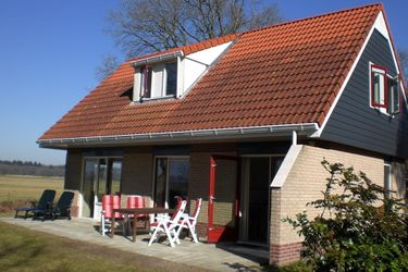 6-persoons bungalow Nice house with garden, close to the Lemelerberg
