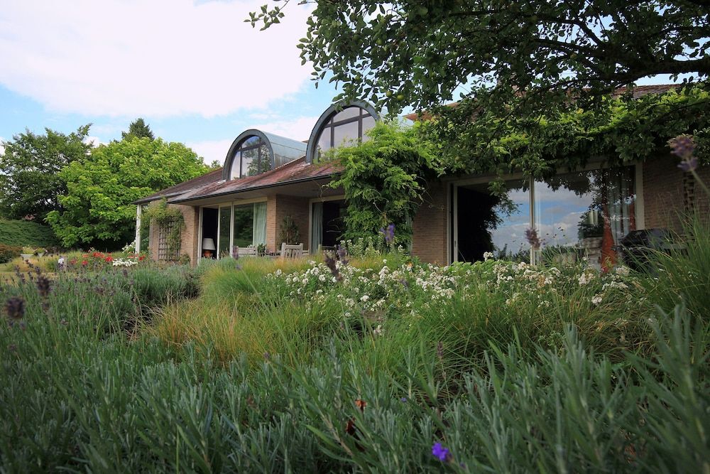 La Petite Bruyere De Renaix.