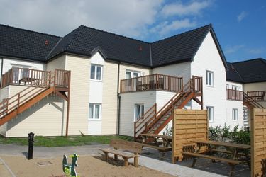 6-persoons bungalow Modern apartment with dishwasher, beach at only 500 m.