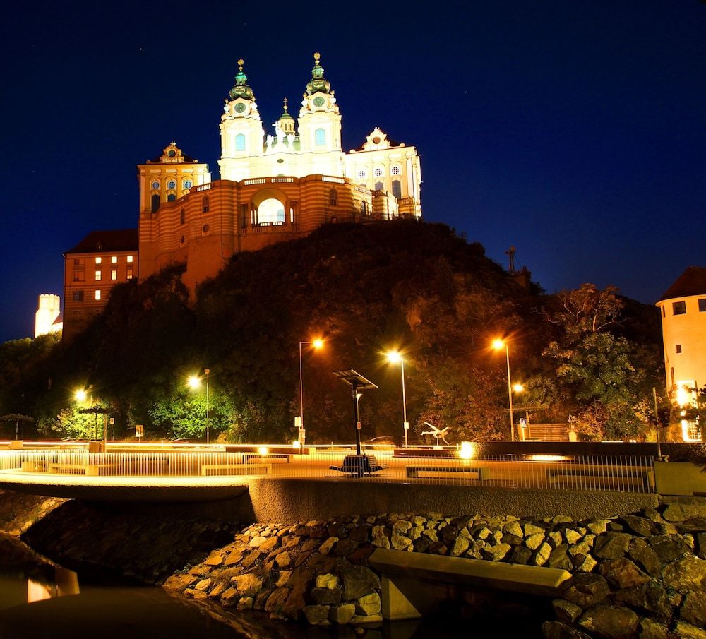 GOLDEN STAR - Premium Apartments.