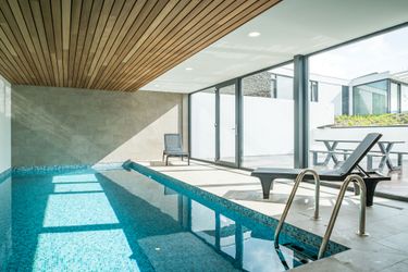 6-Personen Ferienhaus Detached luxury villa with Turkish steam bath, sea at 400 m.