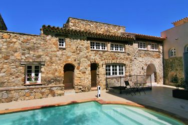 6-persoons bungalow Beautiful house with dishwasher near the popular St. Maxime