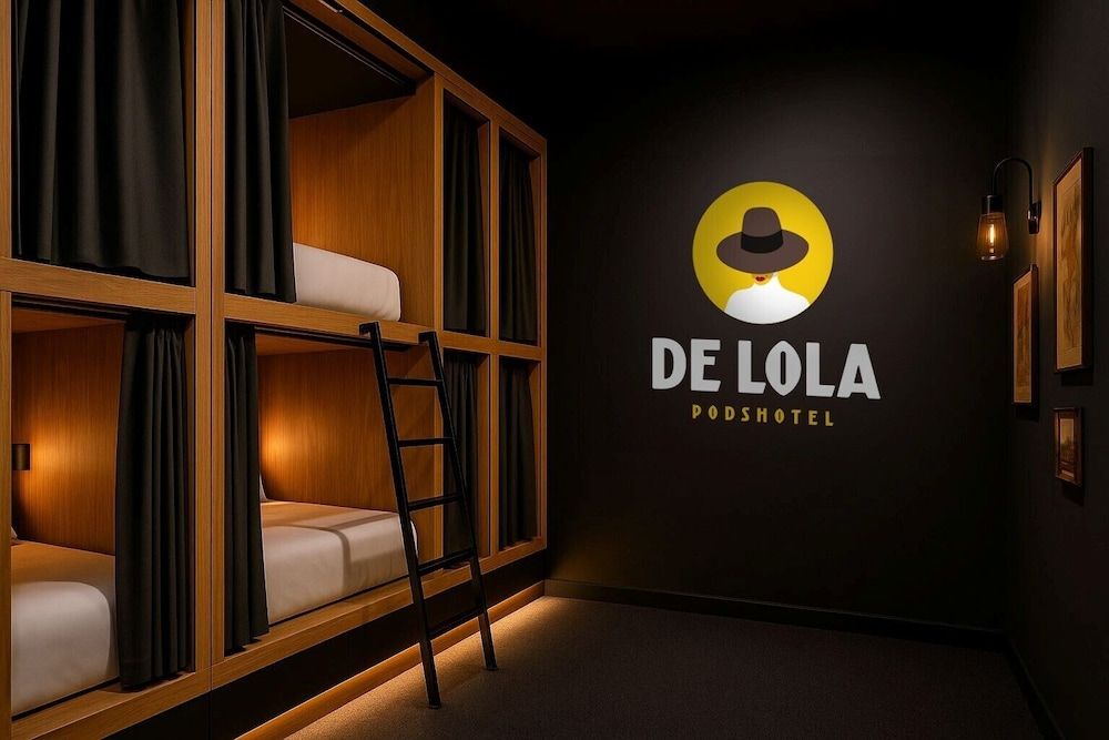 De Lola Podshotel.