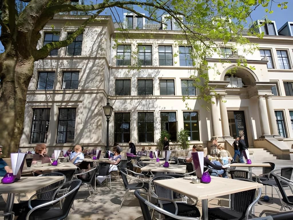Court Hotel