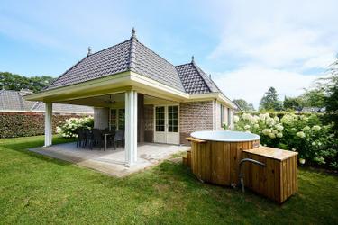8-persoons villa de IJsvogel Jacuzzi