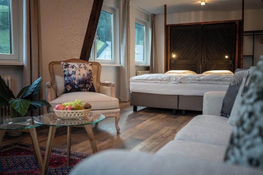 Engel 16 - Adults Only.