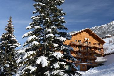 6-la personne bungalow Well-kept wooden-style apartment at a height of 1.6 km.
