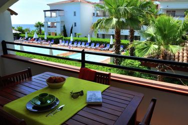 6-persoons bungalow Nice apartments by a vast beach on beautiful Corsica