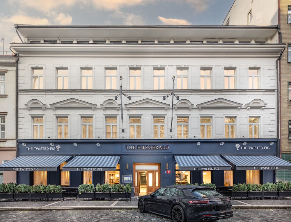 THE HOTEL FITZGERALD
