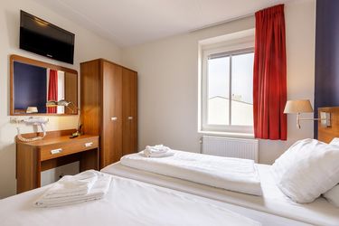12-Personen Gruppenunterkunft Waterfrontsuite VIP EH912