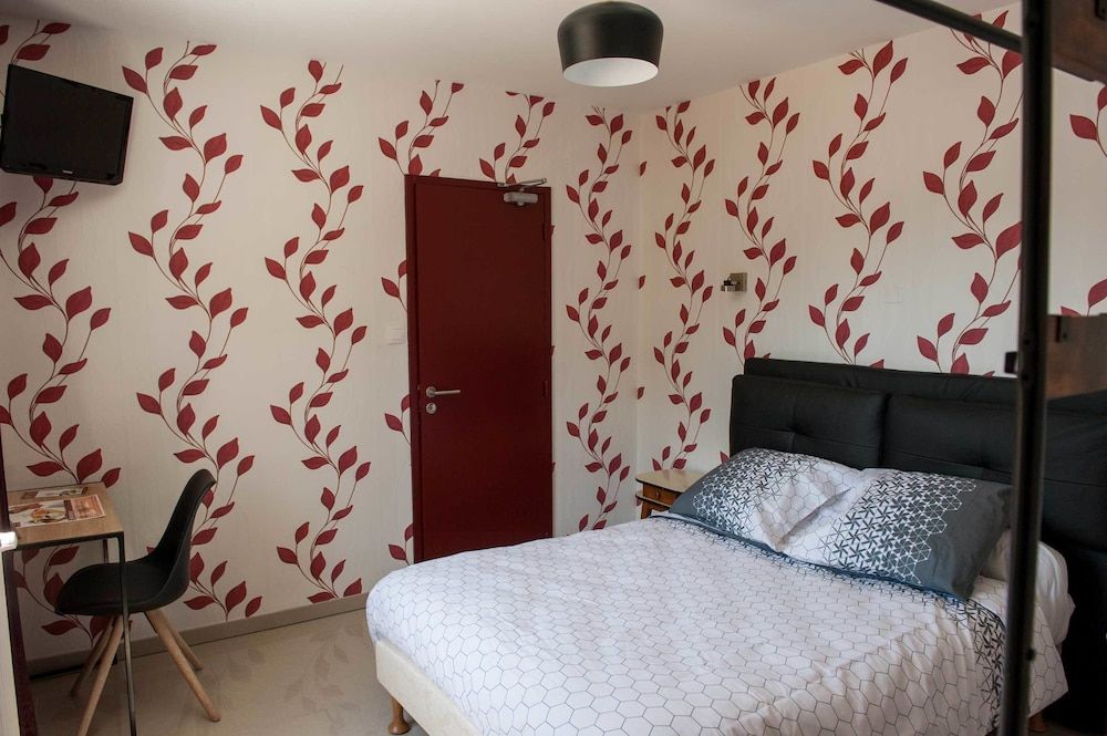 Hotel Restaurant Rive Gauche.