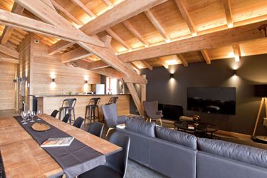 10-persoons bungalow Luxury apartment with a hot tub in the heart of Huez Village