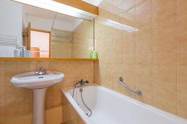 4-person Studio 14C