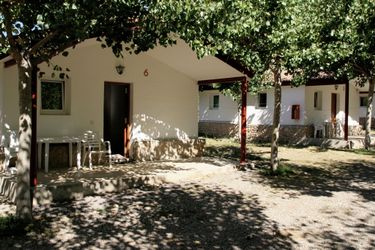 4-la personne bungalow Tidy bungalow with a covered terrace, in the Aragon region