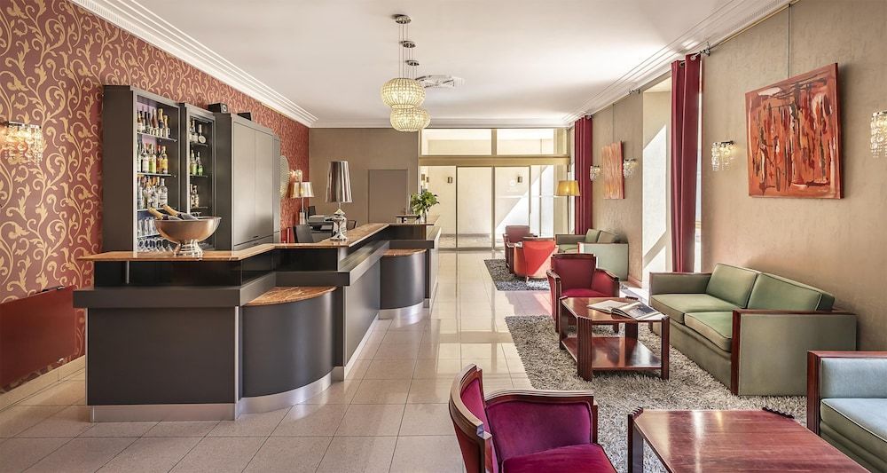 Best Western Plus Poitiers Centre Le Grand Hotel.