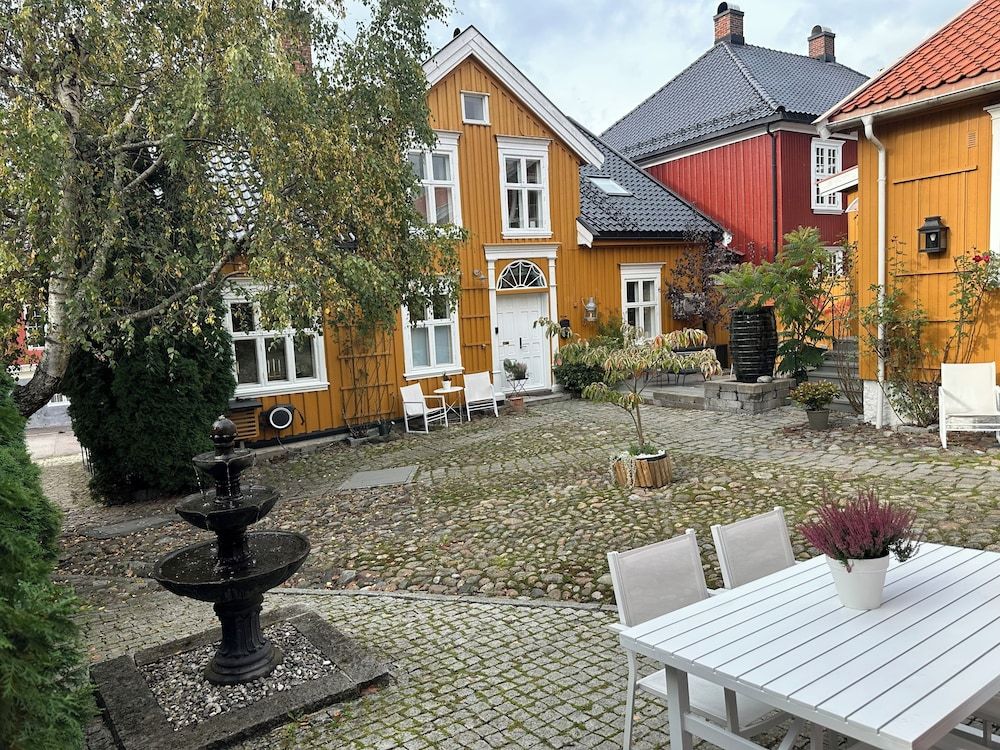 Toldgaarden Gjestegaard.