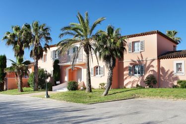 6-persoons bungalow Charming apartment with AC not far from the beautiful coast